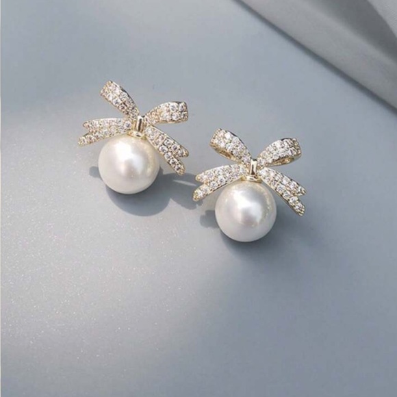Rhinestone faux pearl bow earrings - Picture 2 of 2